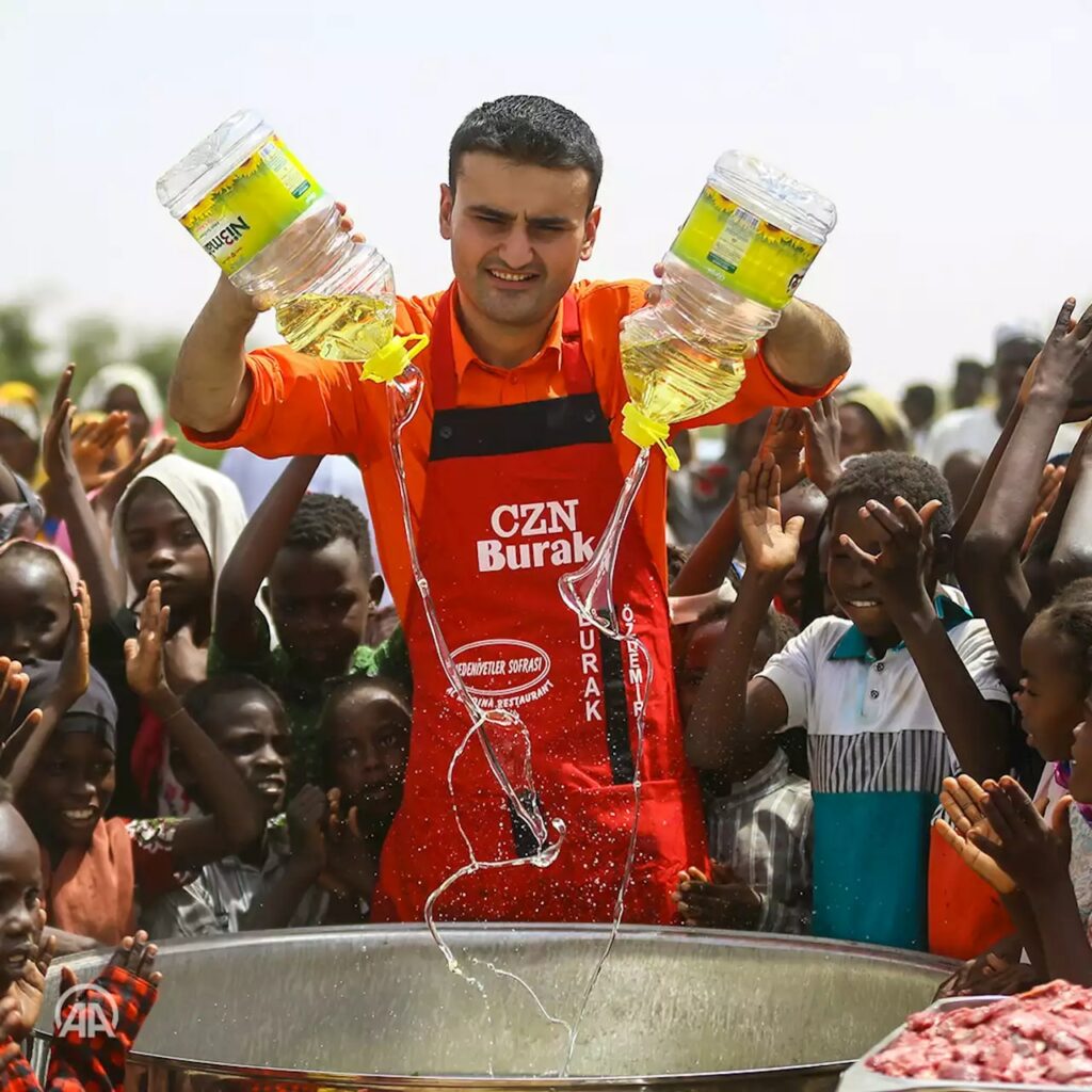 Turkish Chef Burak cooks for children in Sudan