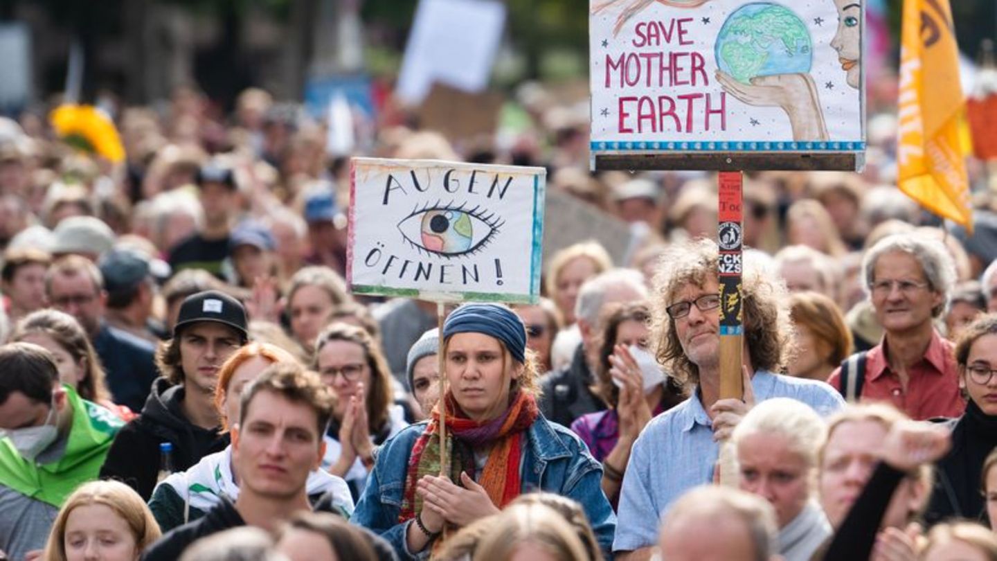 Tens Of Thousands Join Fridays For Future Climate Strike - Sudan Scoop